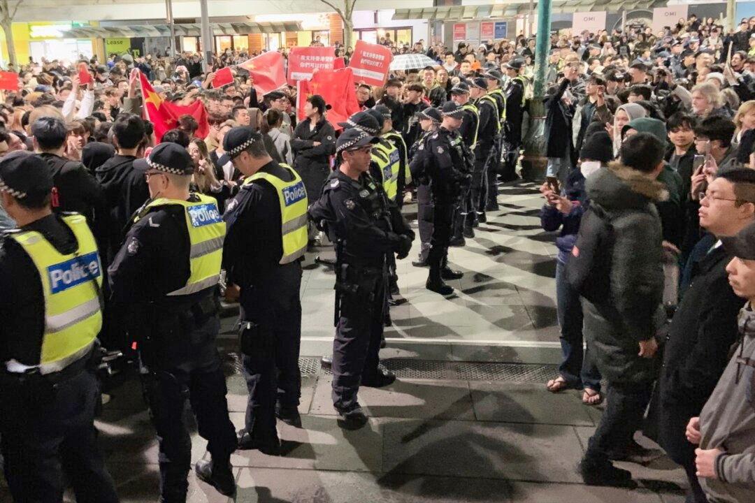 Hong Kong Protest in Melbourne Turns Violent as Pro-Beijing Demonstrators Seek to Silence Protesters