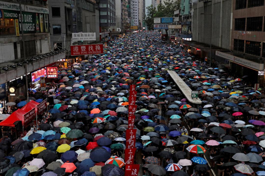 Tens of Thousands of Hong Kongers Join Rally Pressuring Local Government Meet Their Demands
