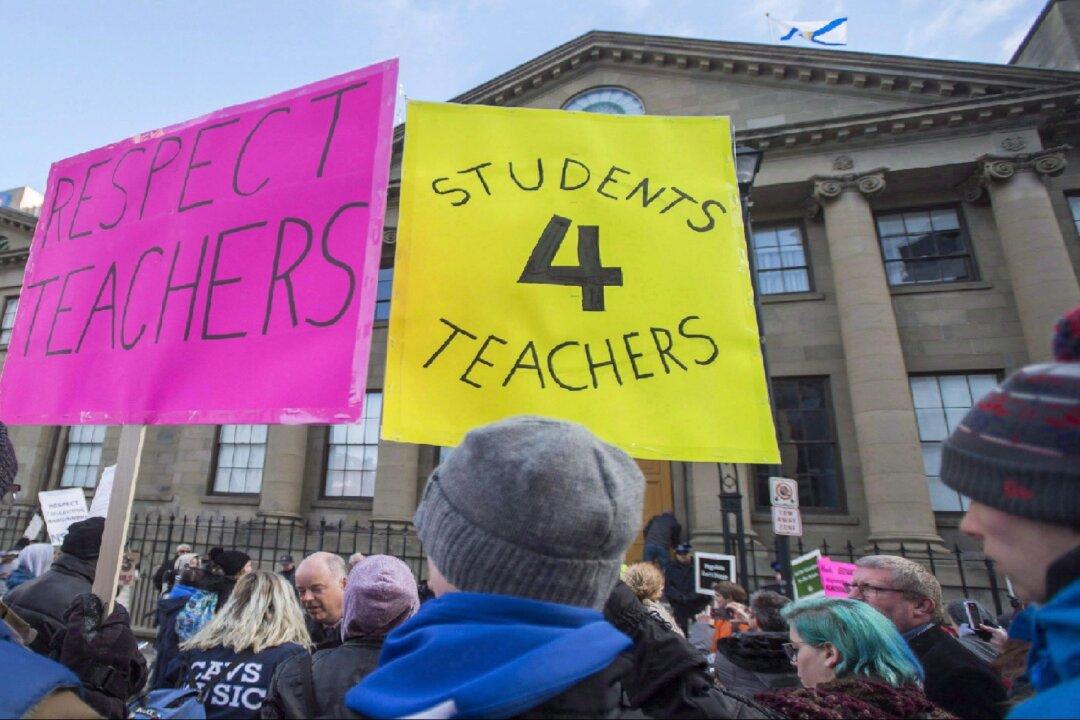 Opinion: Governments and Teachers’ Unions Should Remain at Arm’s Length