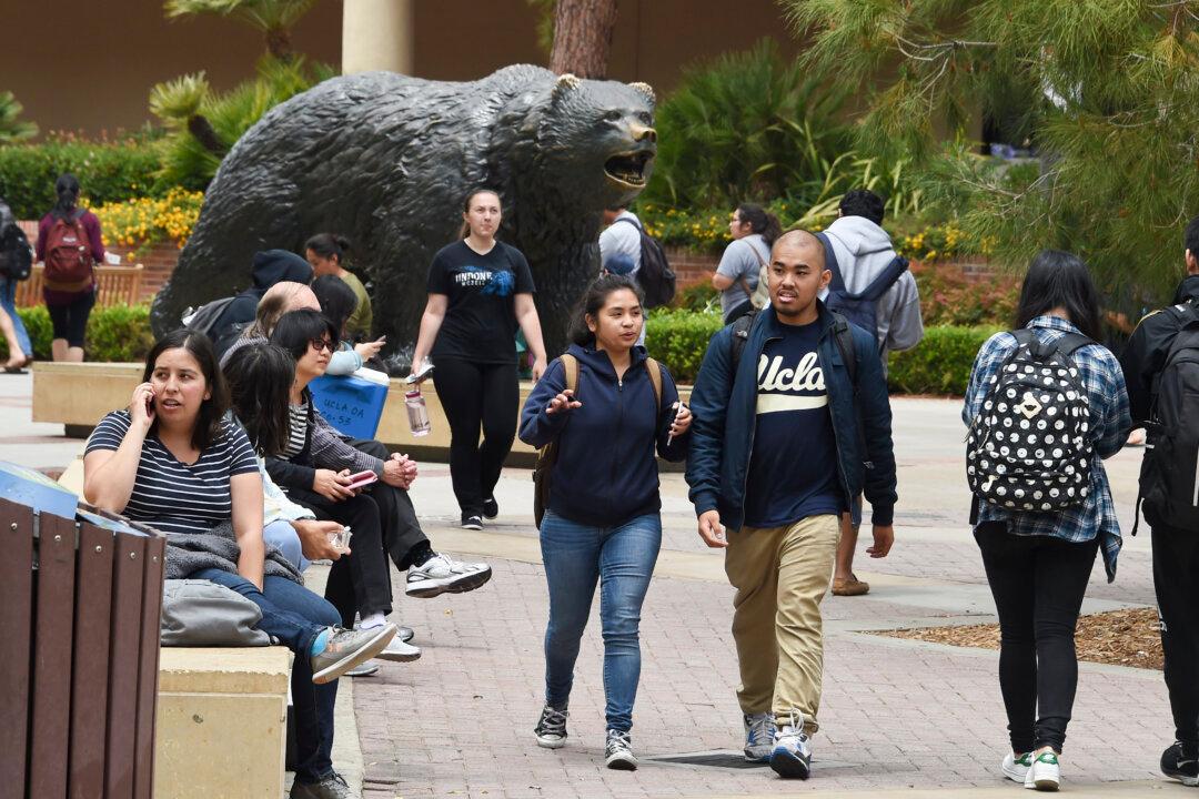 US Student Visa Policies Encourage Chinese Spying, Expert Says