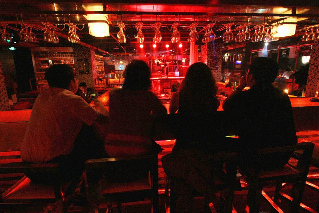 Woman Caught for Drunk Driving, Bestie Attacks Police