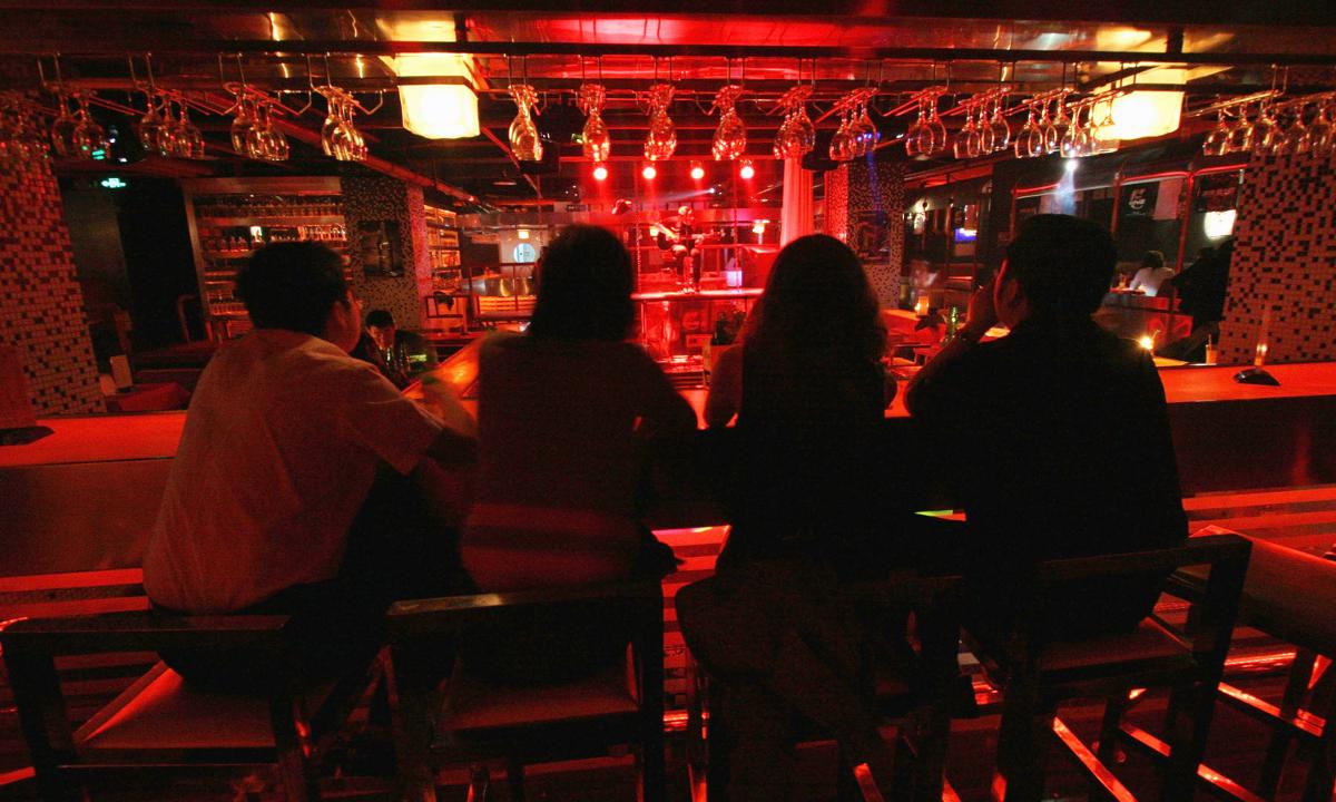 Woman Caught for Drunk Driving, Bestie Attacks Police