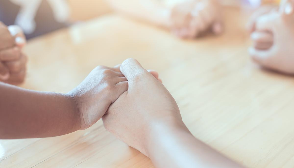 Photo of Children Praying for ‘Everyone’ on First Day of School After Losing Their Home Goes Viral
