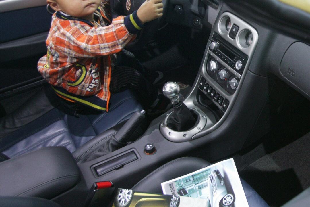 Five-Year-Old Boy Drives Car Looking for Father, Stops After Traffic Accident