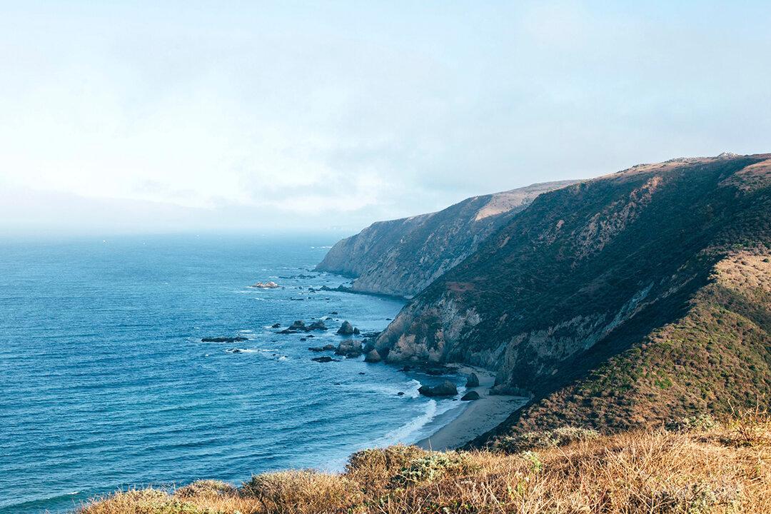 Plane Crash and Rescue Caught on Video by Two Pilots