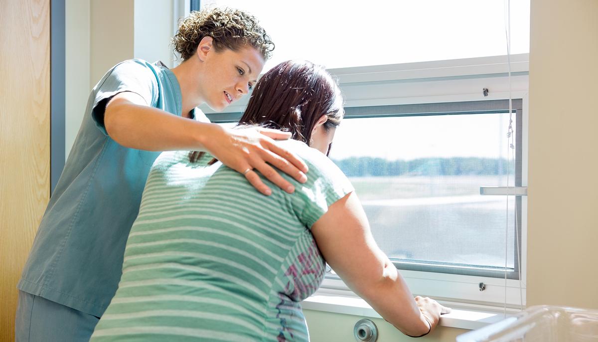 Mom Thinks She Passing Kidney Stones, Then Doctors Tell Her She’s 34 Weeks Pregnant With Triplets