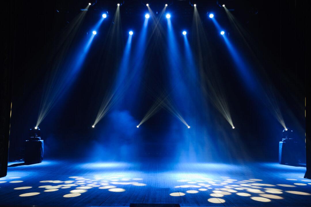 3 Girls Take on Stage to Dance With Huge Hats All to Help Brother Win the Elections