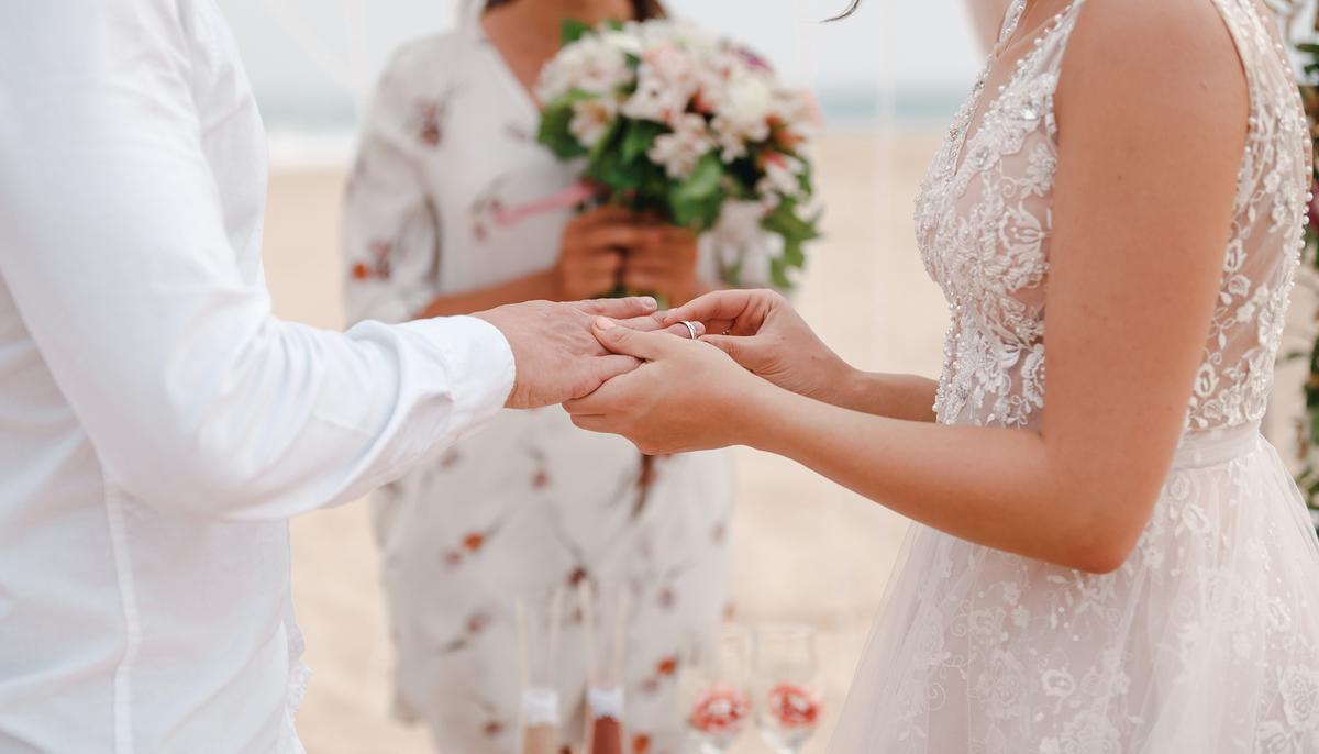 Bride Turns to Groom’s Ex-Girlfriend at Wedding to Make a Powerful Vow to Her