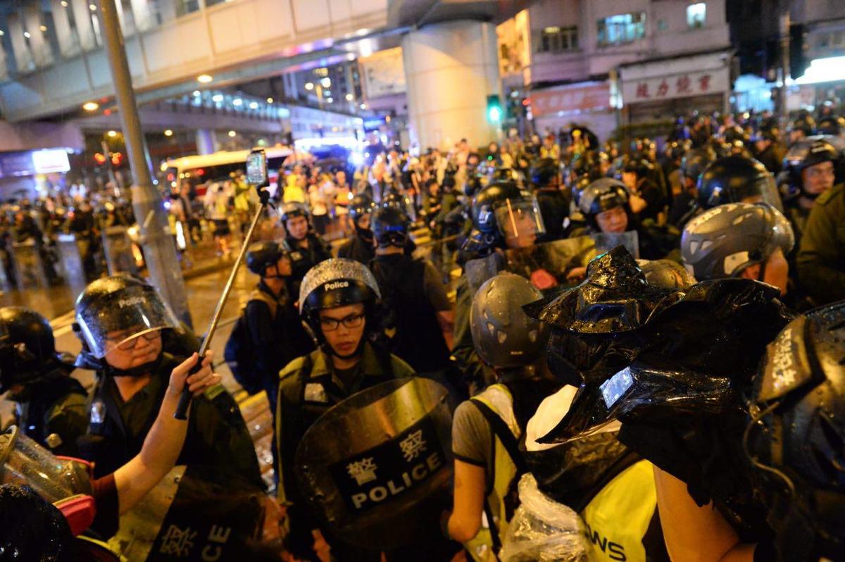 Violence Escalates in Another Weekend of Hong Kong Protests
