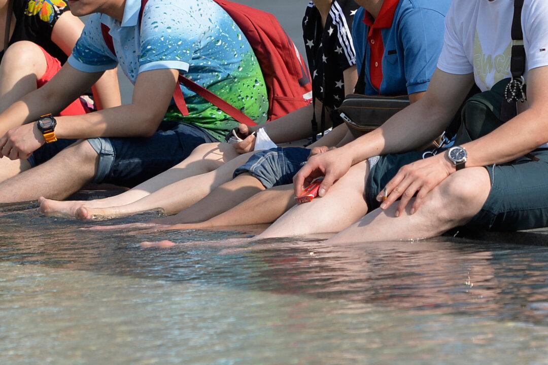 1 Dead, 3 Injured in Electrical Accident at Chinese Water Park: Video