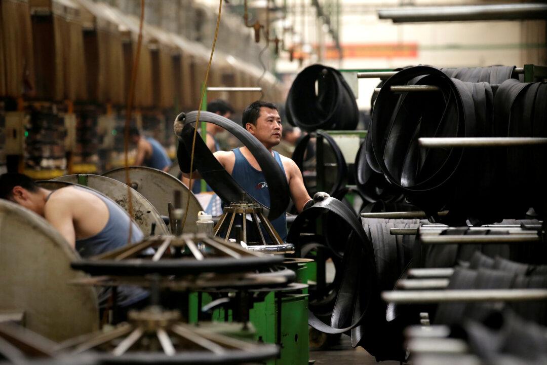 China’s July Industrial Profits Swing to Growth but Outlook Clouded
