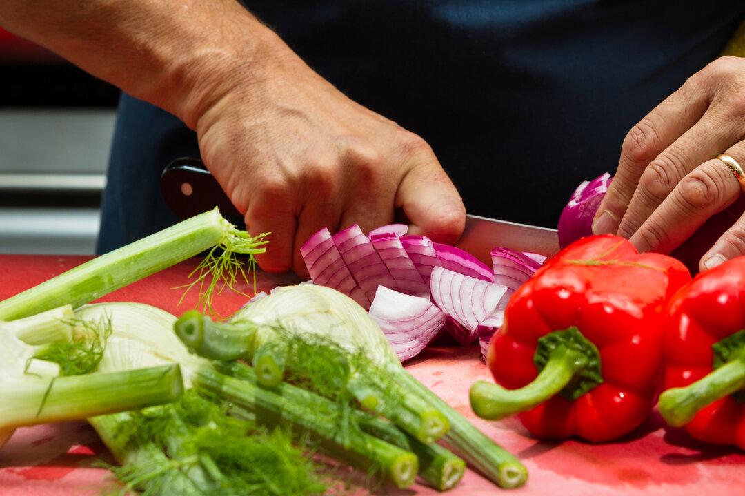 Cafeteria Food in Cali Schools Goes Non-GMO, Organic, Shifting School Service Paradigm