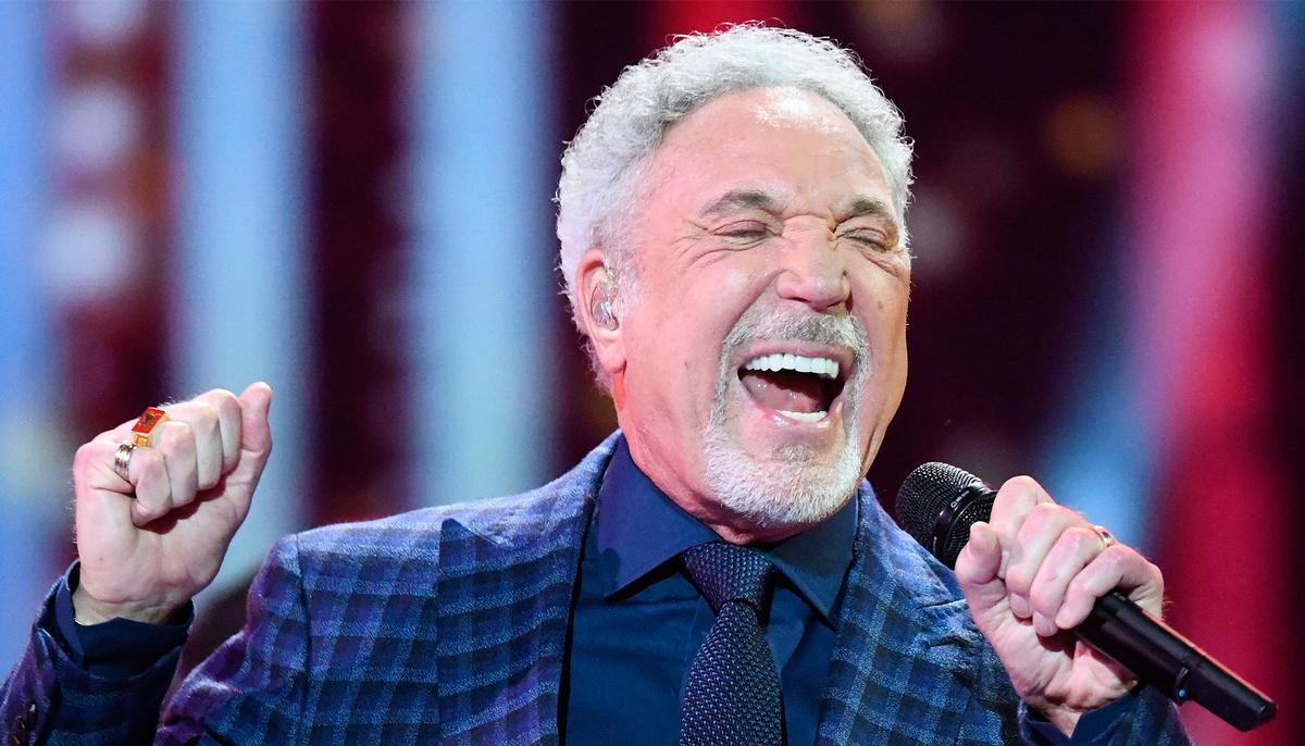 Sir Tom Jones Stunned by Woman’s Singing at The Voice UK Joins Her for Impromptu Duet
