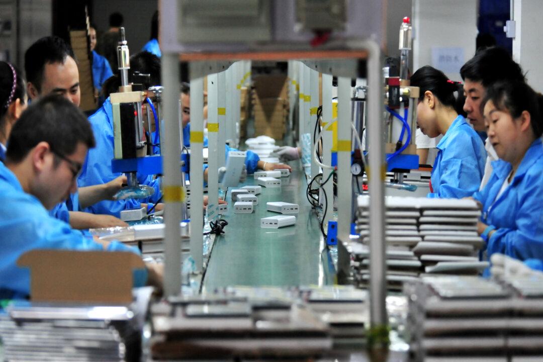 China’s Factory Activity Seen Contracting for Fourth Straight Month