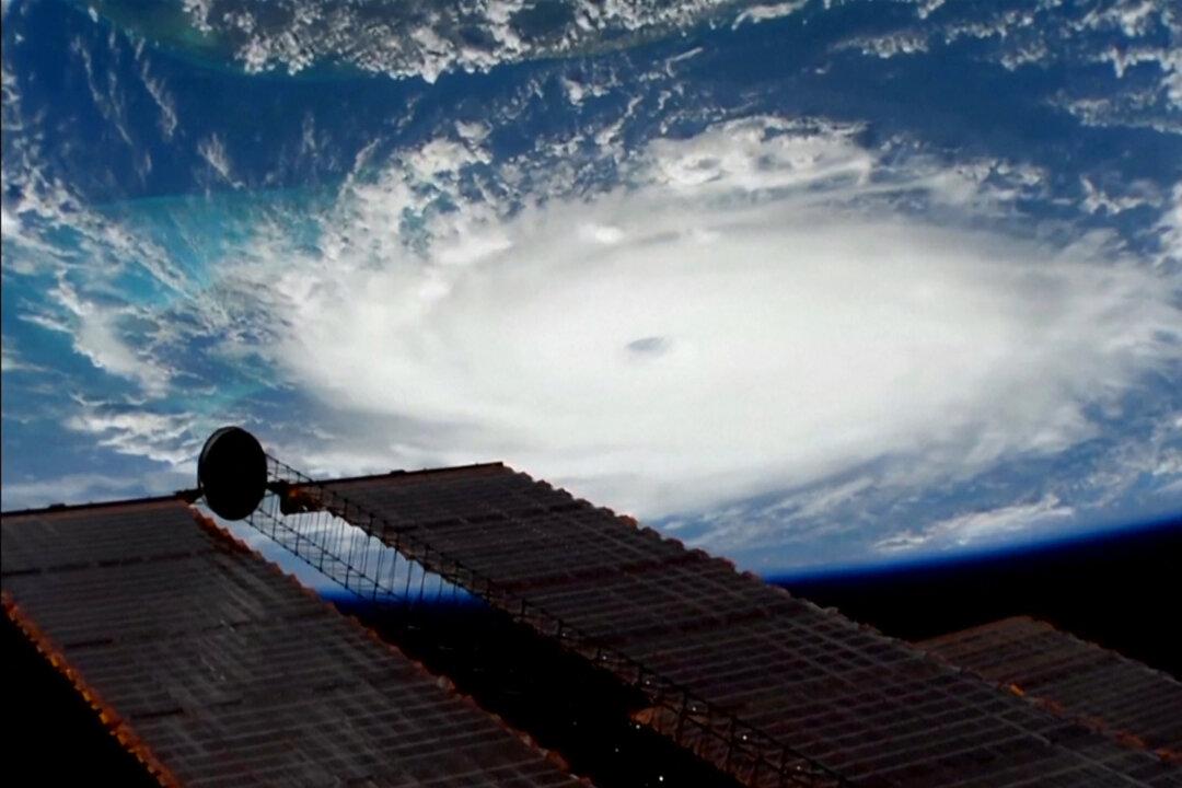 Hurricane Hunters Spot ‘Stadium Effect’ in Dorian’s Eye