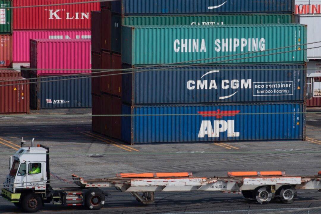 US Manufacturing Shrinks for First Time in Three Years