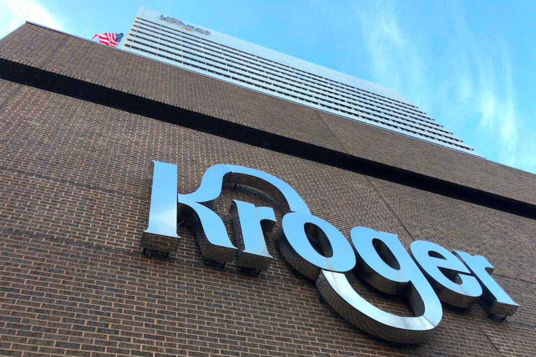Kroger Asks Customers to Quit Openly Carrying Guns in Stores