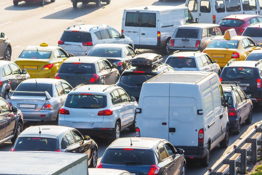 Teen Starts Blocking Traffic on Street After Seeing What the Van in Front Tossed Out