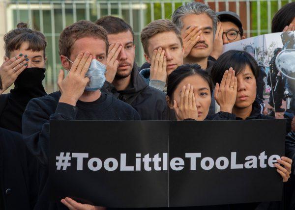 Protesters hold a vigil for democracy in Hong Kong in front of the Chancellery in Berlin on Sept. 5, 2019. (Paul Zinken/AFP/Getty Images)