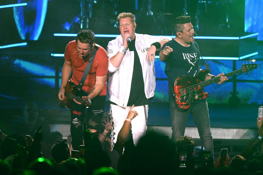 Video: Kid Steals the Spotlight at Rascal Flatts Concert