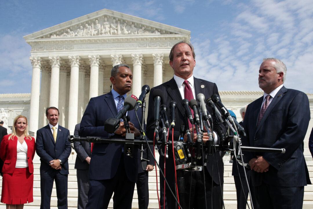 50 US States and Territories Launch Antitrust Probe Into Google