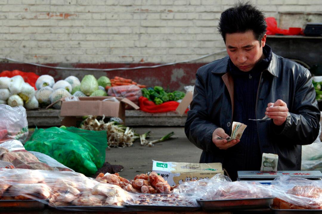 China August Factory Deflation Deepens, Prices Fall Most in Three Years; Pork Prices Soar