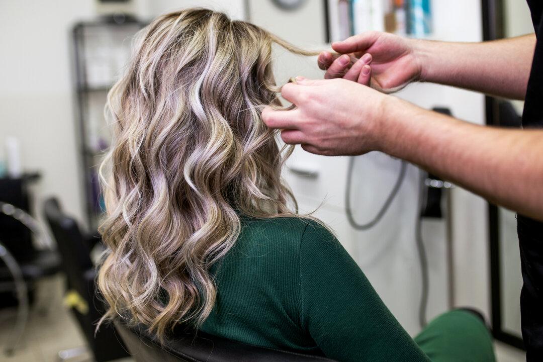 ‘Blond Bombshell‘: 69-Year-Old’s Tired Looks Get Unreal Revamp From ’The Makeover Guy’