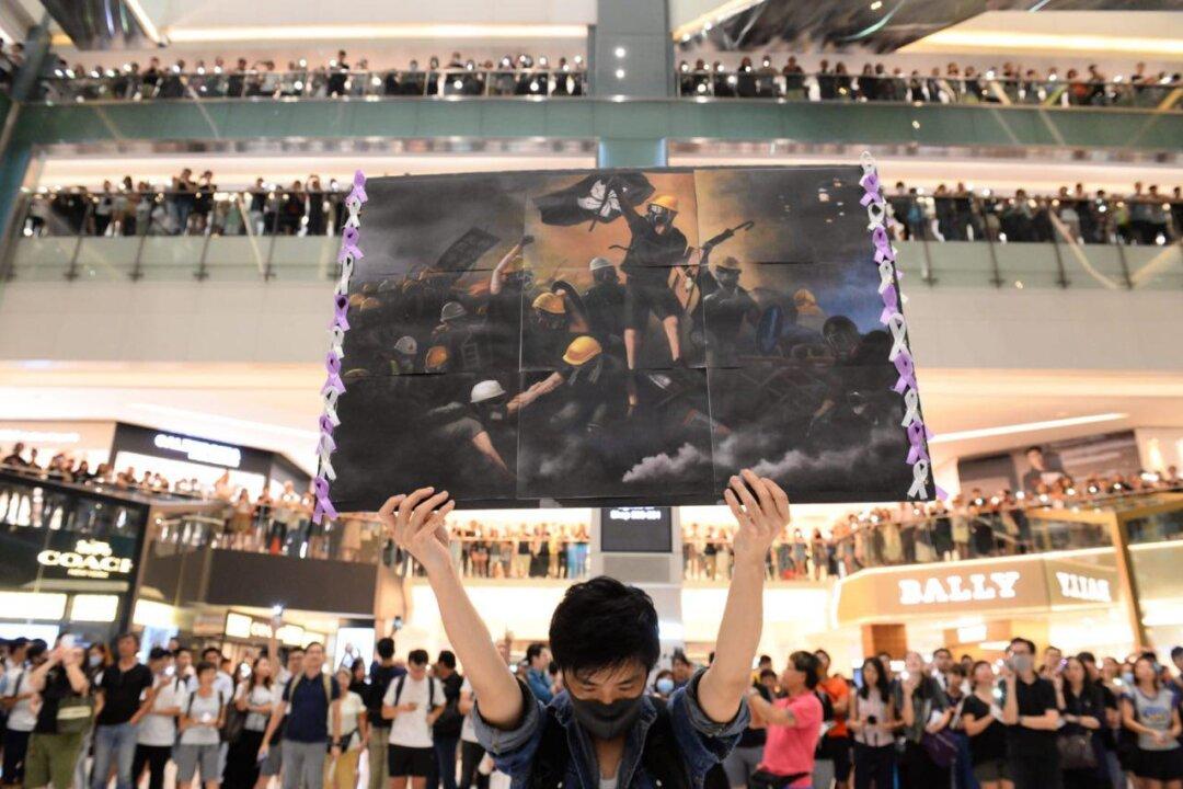 Hongkongers Pause Protests in Remembrance of 9/11