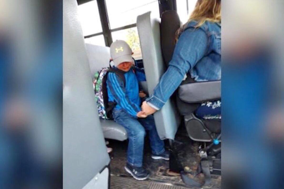 Bus Driver Holds 4-Year-Old Wisconsin Student’s Hand on First Day of School