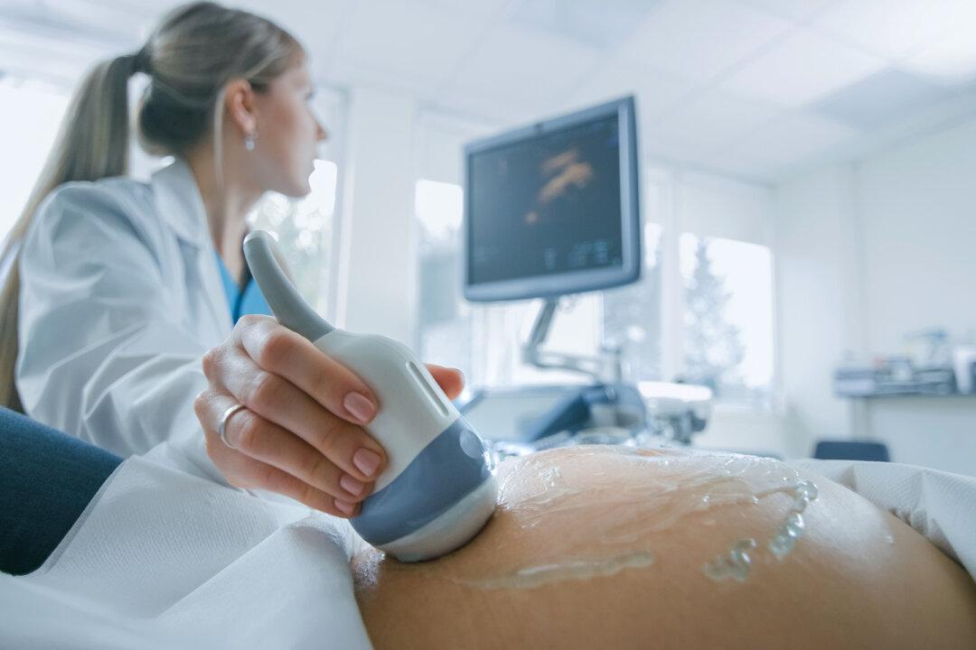 Amazing Ultrasound Images Show ‘Angel’ Watching Over Unborn Baby in the Womb