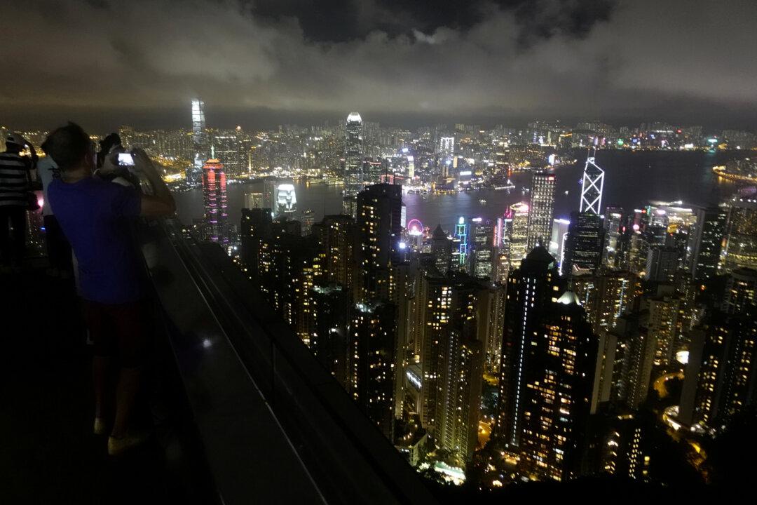 Hongkongers Troubled by Ongoing Protests Look for New Homes Abroad