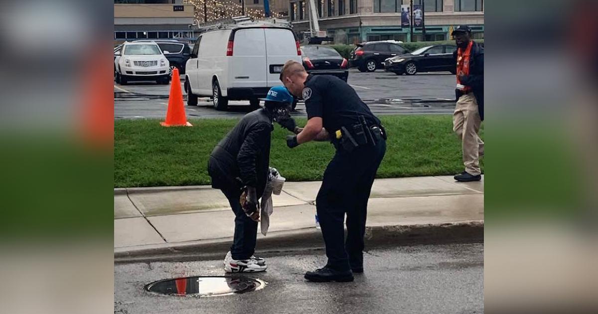 Stranger Captures on Camera Humble Act of Kindness by Detroit Cop