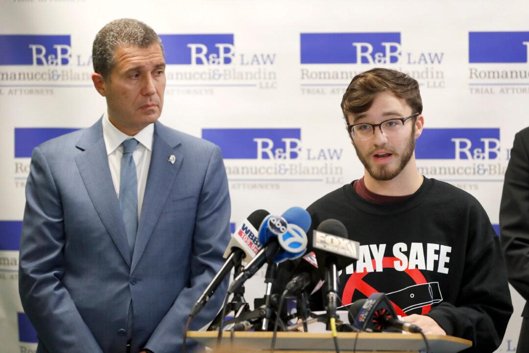 Teenager Files Lawsuit Against E-Cigarette Maker Juul After Doctors Say He Has Lungs of a 70-Year-Old