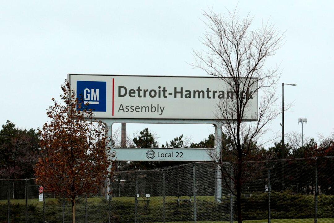 Auto Workers Union Says Its 49,000 Members Will Strike Against GM at Midnight