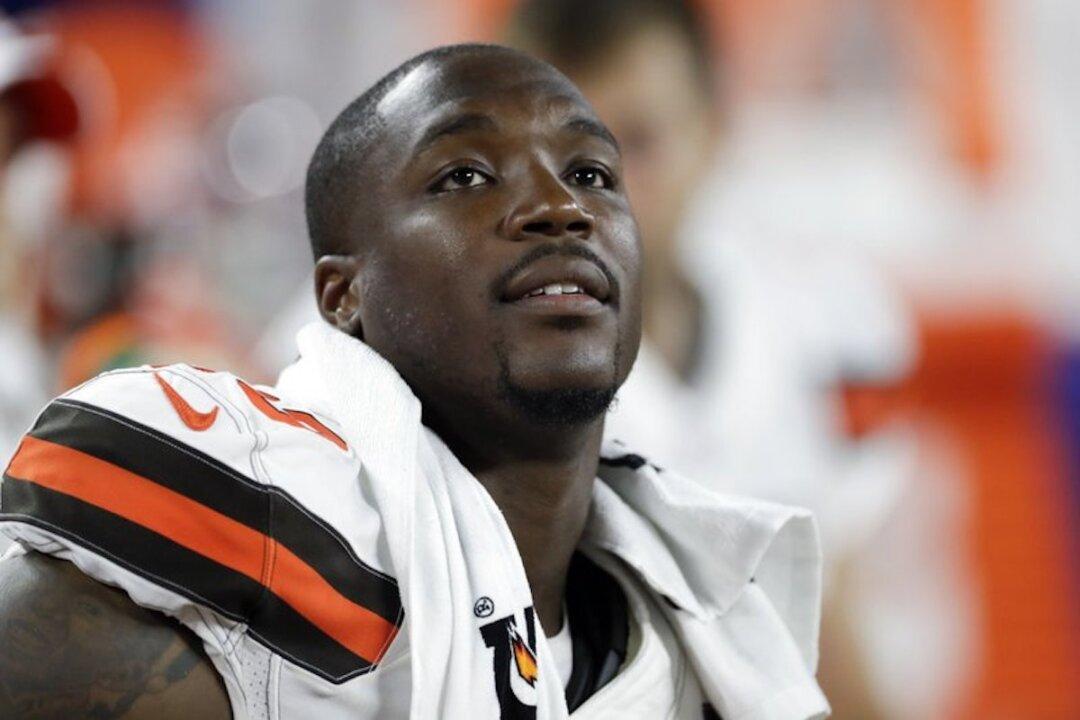 NFL Player Honors Girlfriend Who Died Shortly After Giving Birth to Their Daughter