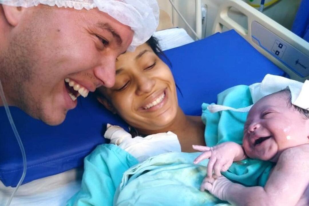 Newborn Baby Greets Dad With a Beaming Smile the Instant She Recognizes His Voice