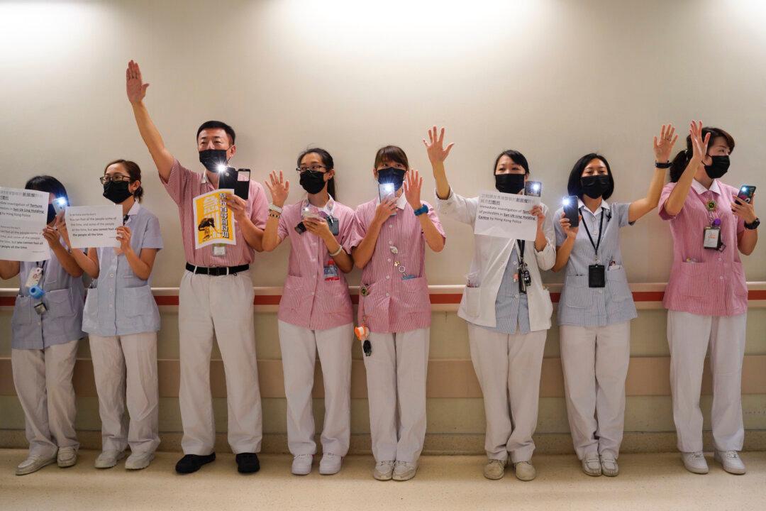 Hong Kong Delegation Recruits in UK After Losing 1,247 Public Hospital Doctors in 3 Years