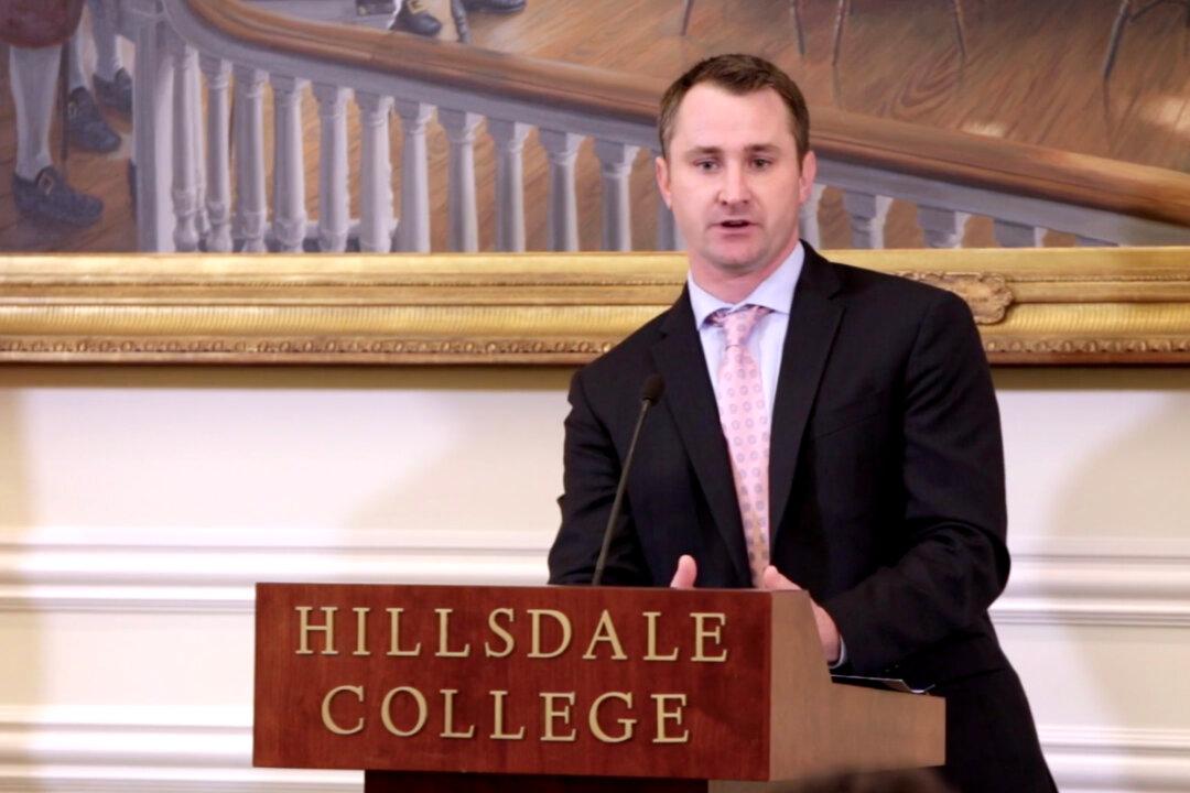 War Hero: Obama Administration Lowered Standards for Female Rangers