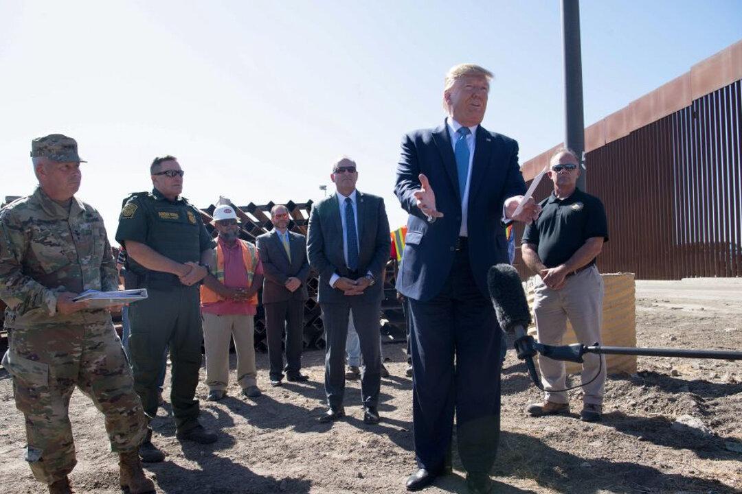Trump Autographs US–Mexico Border Wall With Sharpie