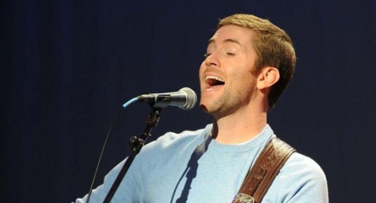 1 Dead, 7 Hurt After Tour Bus Carrying Country Singer Josh Turner’s Road Crew Crashes: Officials