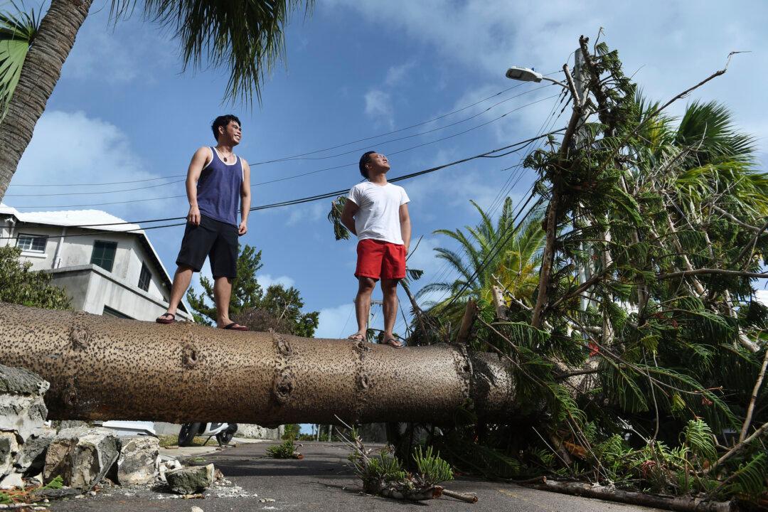 Bermuda Avoids Major Damage From Hurricane Humberto, Cleanup Crews Get to Work