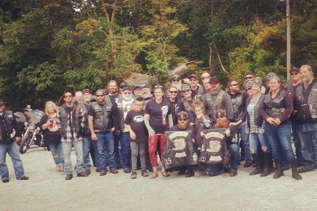 Bikers Surprise 8-Year-Old Girl at Her Lemonade Stand