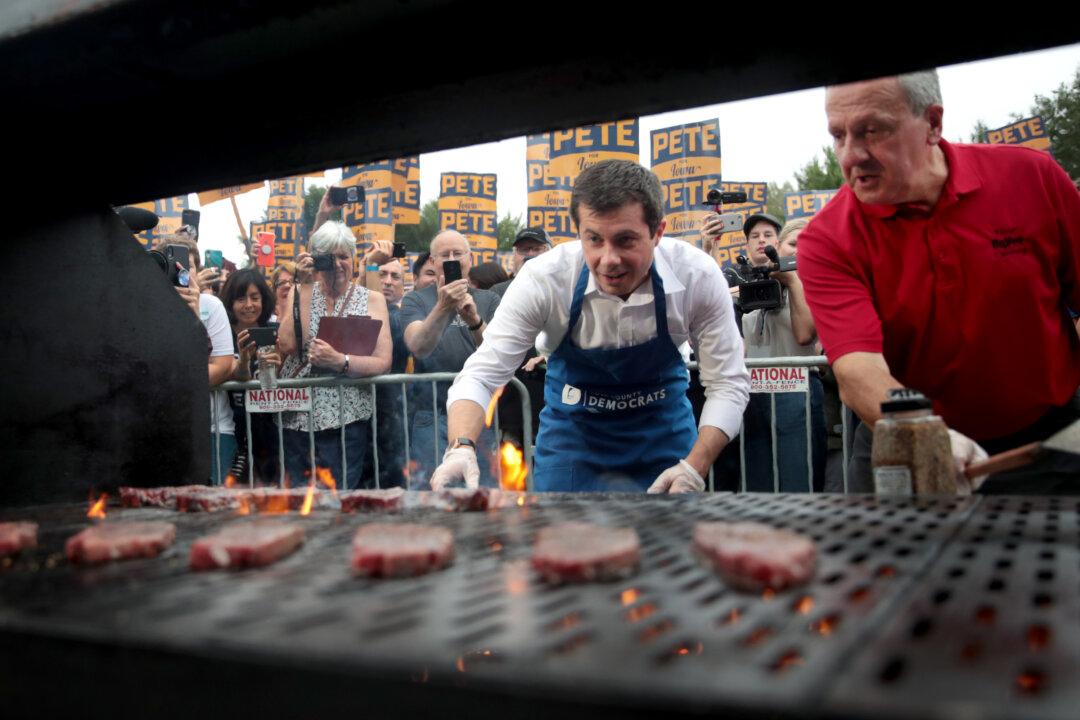 Iowa Steak Fry Draws 2020 Dems Who Warn Against Eating Meat