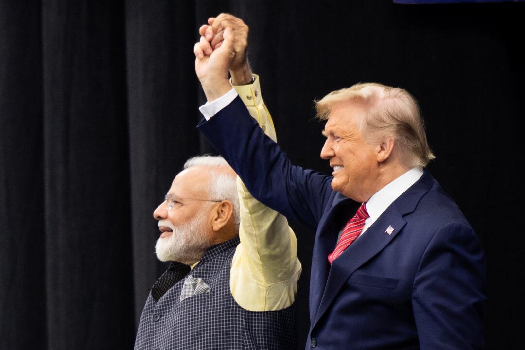 Modi Invites Trump to Rally in Show of Unity in Houston