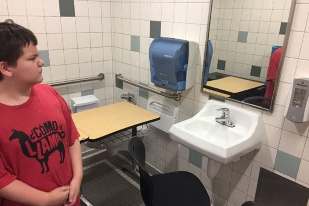 11-Year-Old Special Needs Student Given ‘Quiet Space’ With Desk Over Toilet in Bathroom
