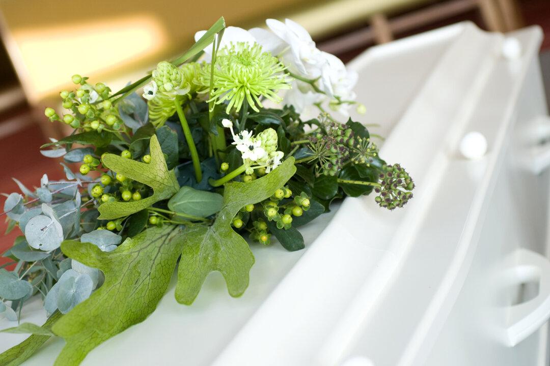 Little Boy Heartbreakingly Hugs Mom’s Coffin, Asks Why She’s Not Sleeping With Him