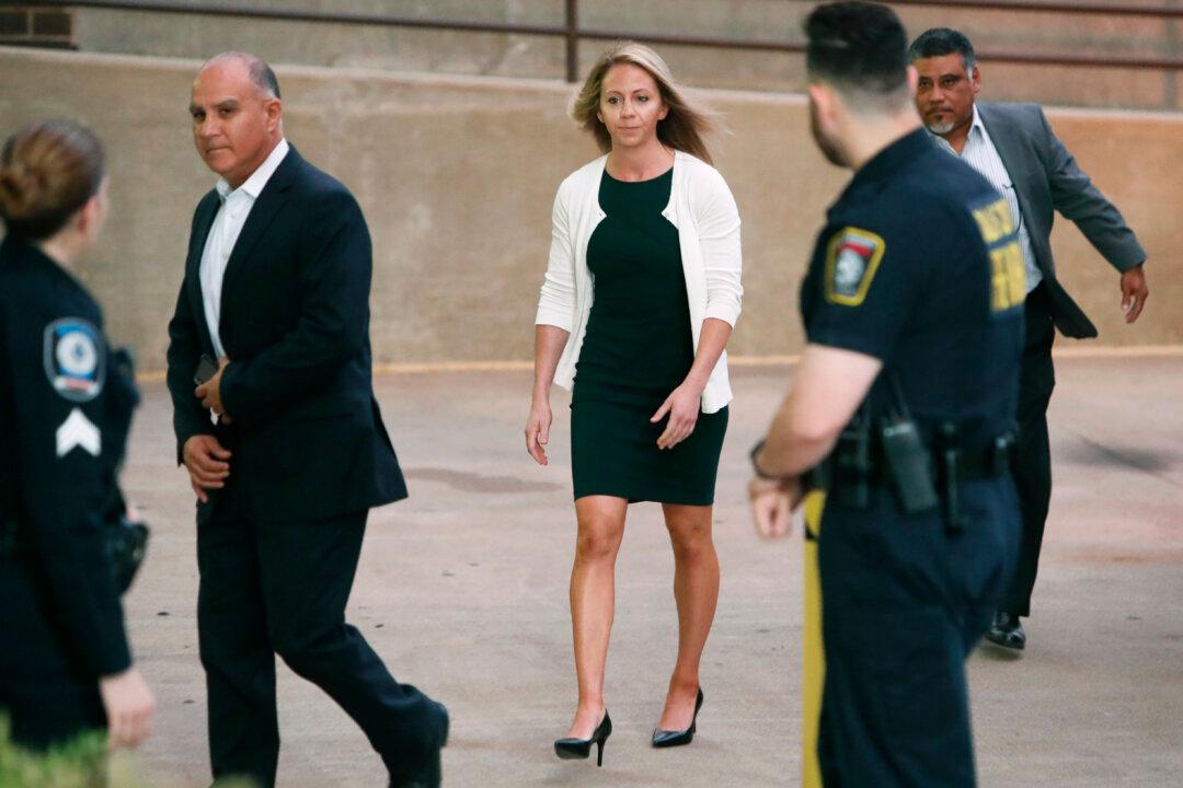 Jury at Trial for Dallas Police Officer Who Shot Man Dead in His Own Apartment Hears Frantic 911 Call