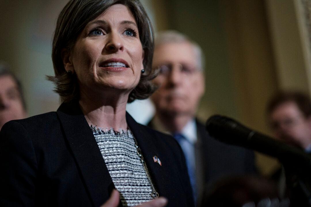Iowa Republican Ernst Emerging as Senate’s Top Foe of Government Waste