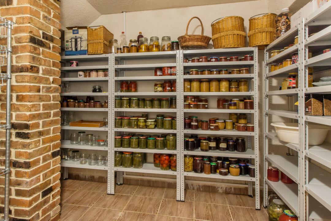 13 Survival Foods That You Should Always Store in Your Emergency Pantry