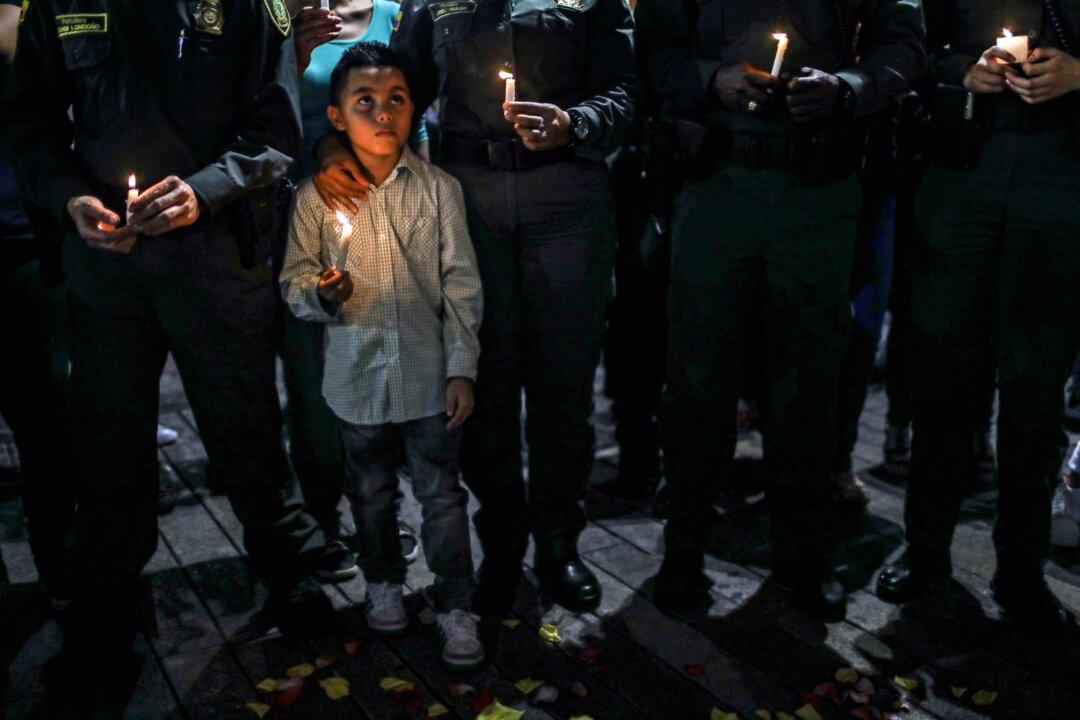Colombian Guerrillas Indoctrinating Venezuelan Children in Schools, Report Says